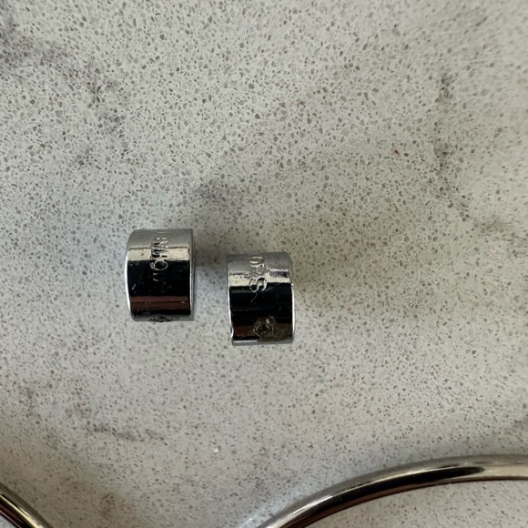 Michael Kors Silver Tone Large Hoop Earrings - Needs 1 Earring Back ⚠️ - Picture 6 of 6